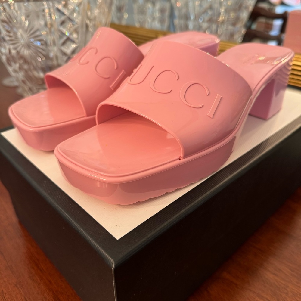 GUCCI Pink Rubber GG Platform Slide Sandals - Picture 3 of 16